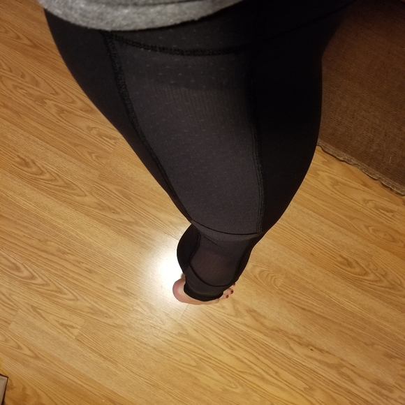 Lululemon High Rise Black Legging - Size 8 - Picture 4 of 4